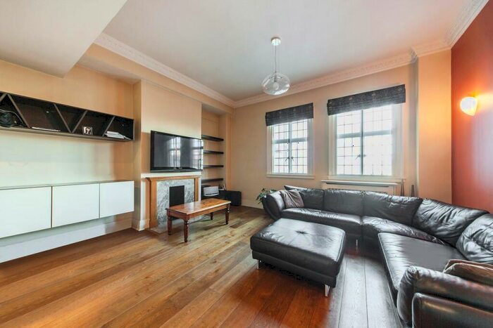2 Bedroom Flat To Rent In Chiltern Court, Baker Street, NW1