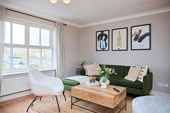 3 Bedroom House To Rent In Stocton Close, Guildford, GU1