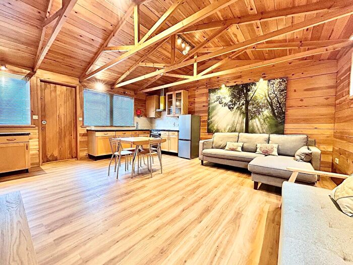 1 Bedroom House To Rent In Cavendish Road, Edmonton, N18