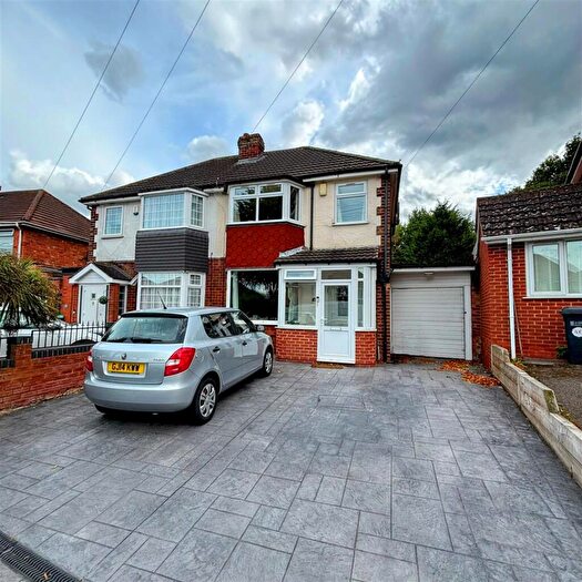 3 Bedroom House To Rent In Irving Road, Solihull, B92