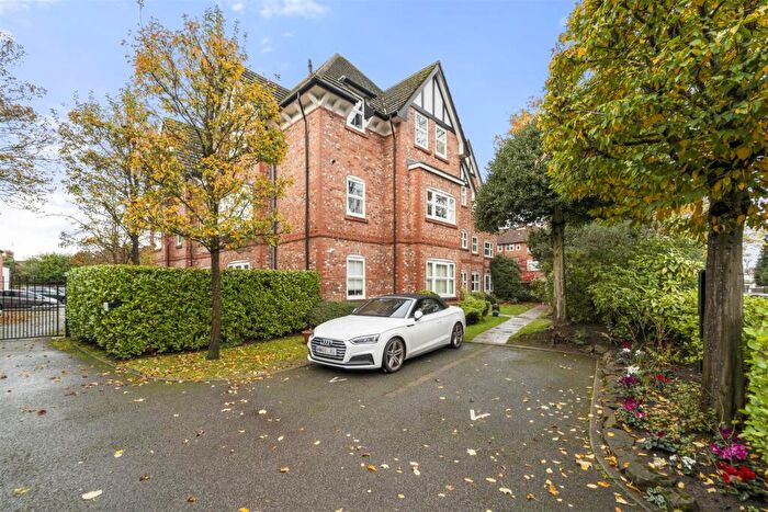 2 Bedroom Apartment For Sale In Apartment With Patio & Garden Access, Roselands, Harboro Road, Sale, M33