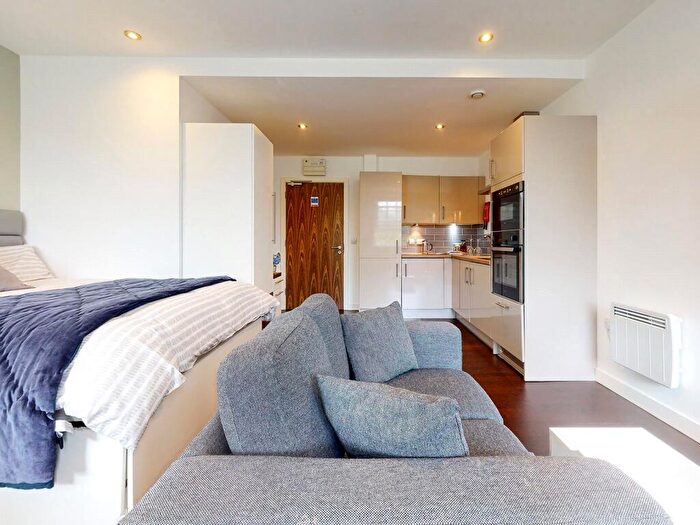 Apartment To Rent In Apt, Park Square Residence #, LS1