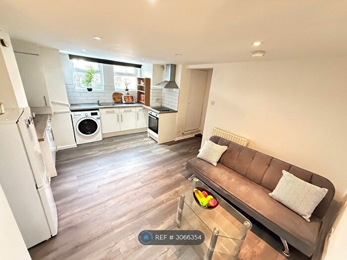 3 Bedroom Terraced House To Rent In Lumley Walk, Leeds, LS4