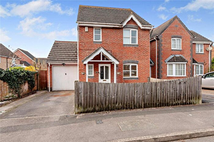 3 Bedroom Detached House For Sale In Meadowsweet Close, Thatcham, Berkshire, RG18