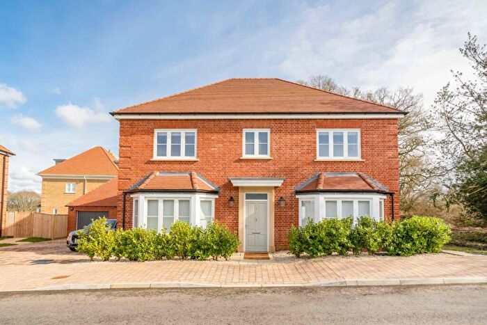 4 Bedroom Detached House To Rent In Whistler Drive, Barnet, EN4