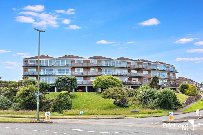 2 Bedroom Flat For Sale In Silver Bridge Close, Paignton, TQ4