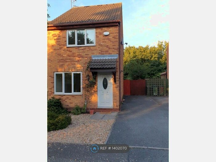 2 Bedroom End Of Terrace House To Rent In Herons Court, Nottingham, NG2