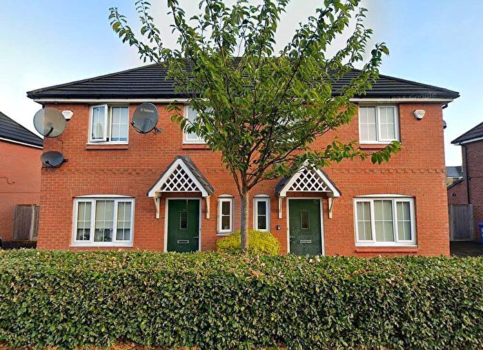 4 Bedroom Semi Detached House To Rent In Blake Street, Rochdale, Greater Manchester, OL16