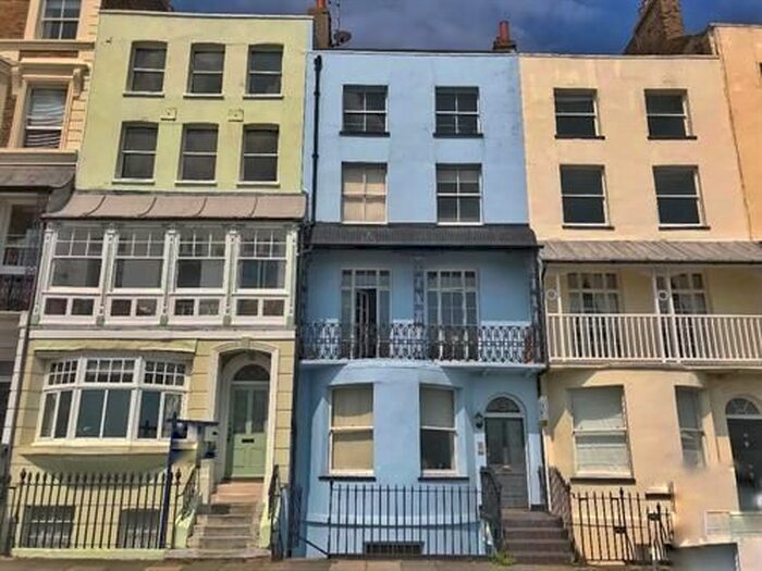 2 Bedroom Flat To Rent In Paragon, Ramsgate, CT11