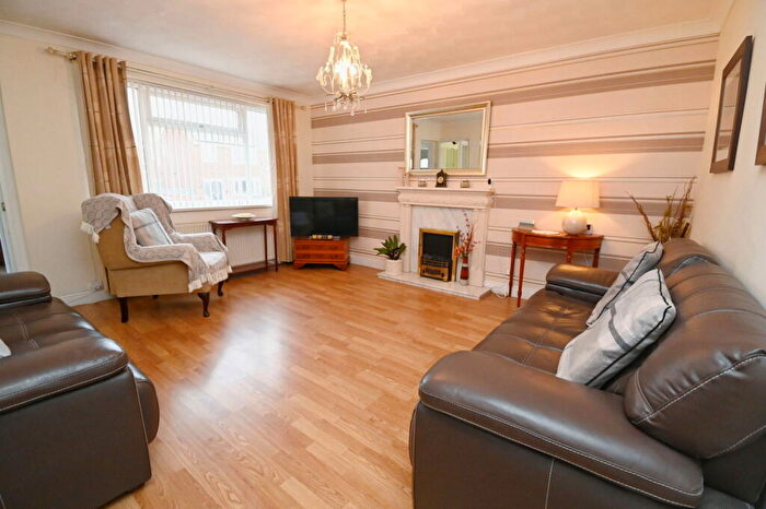 3 Bedroom Semi-Detached Bungalow For Sale In Woodroyd Avenue, Barnsley, S71