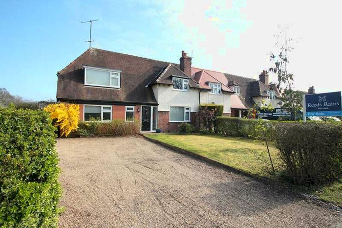 4 Bedroom End Of Terrace House For Sale In South View, Lower Withington, Macclesfield, Cheshire, SK11