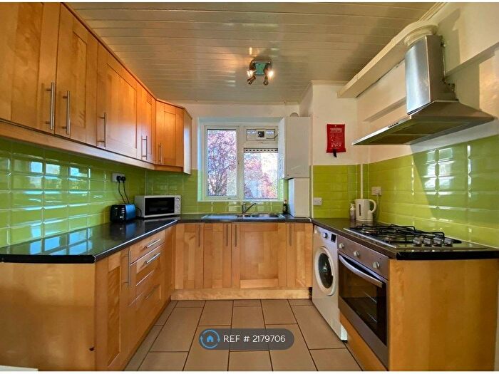 4 Bedroom Flat To Rent In Grangefield, London, NW1