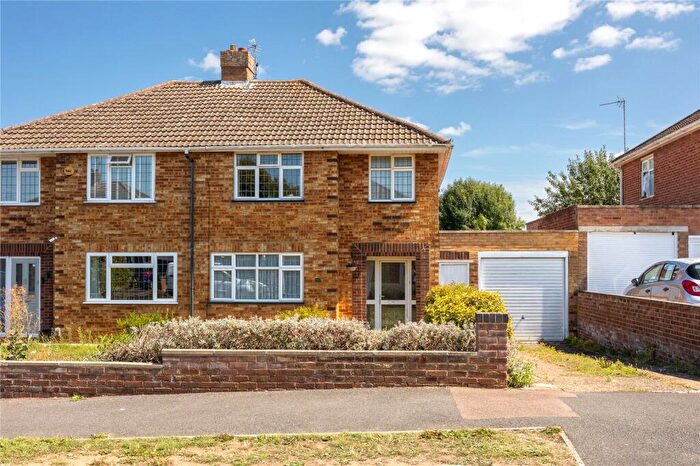 3 Bedroom Semi-Detached House For Sale In Manor Road, Toddington, Bedfordshire, LU5