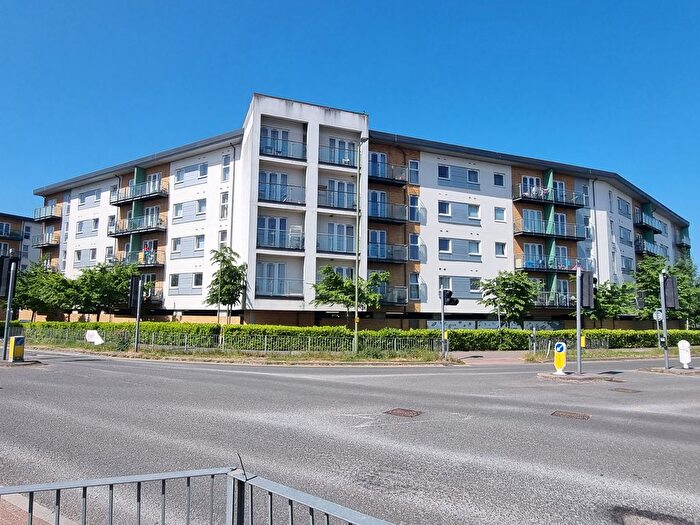 2 Bedroom Flat To Rent In Parkhouse Court, Hatfield, AL10