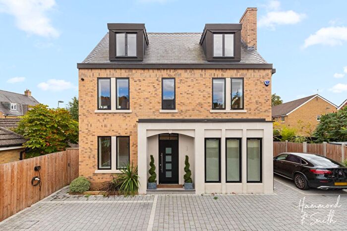 4 Bedroom Detached House For Sale In The Plain, Epping, CM16