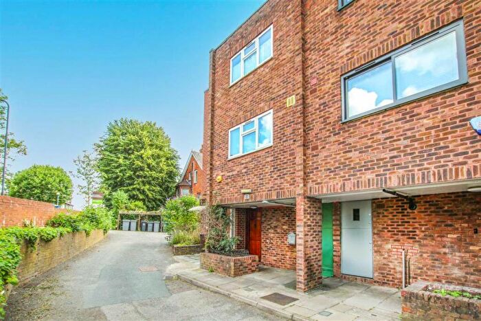 Studio To Rent In Lydford Road, Willesden Green, NW2