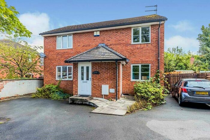 2 Bedroom Apartment To Rent In Castle Farm Lane, Stockport, Cheshire, SK2