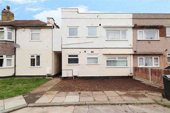 2 Bedroom Flat For Sale In Shirley Close, Dartford, Kent, DA1