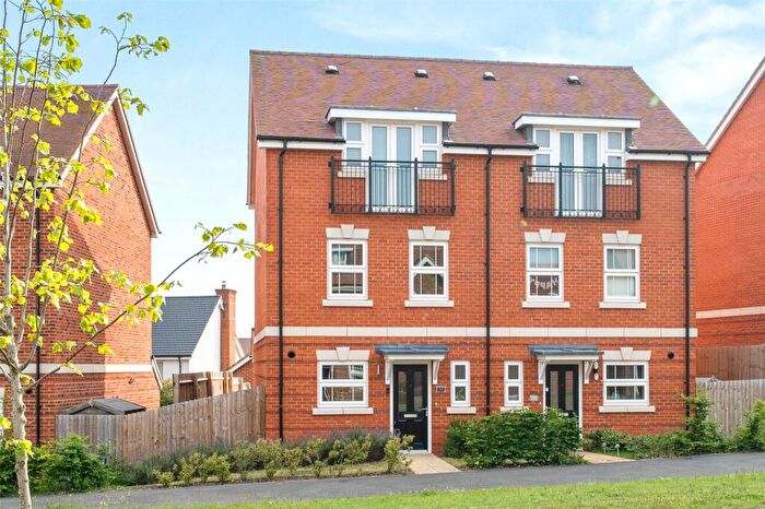 3 Bedroom Semi-Detached House For Sale In Oak Avenue, Wokingham, Berkshire, RG40