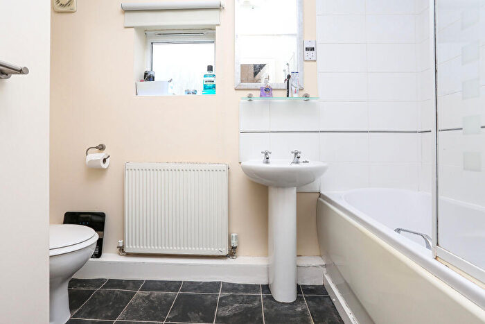2 Bedroom Apartment To Rent In Harbourne Close, Kenilworth, CV8