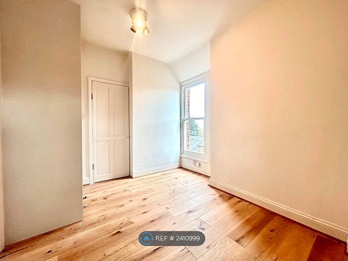 Studio To Rent In Park Hill, London, W5