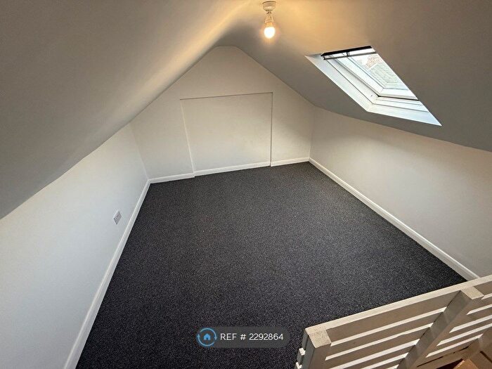 2 Bedroom End Of Terrace House To Rent In Estcourt Villas, Hull, HU9