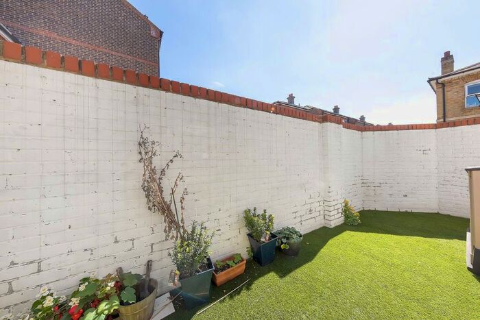 2 Bedroom Property To Rent In Elms Road, Abbeville Village, London, SW4