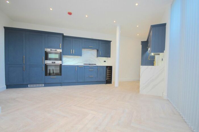 2 Bedroom Flat To Rent In Fairview Road, London, SW16