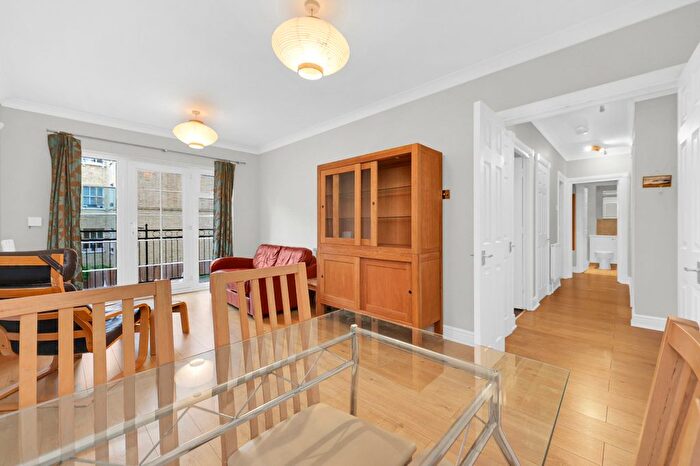 2 Bedroom Flat To Rent In Dock Street, London, E1