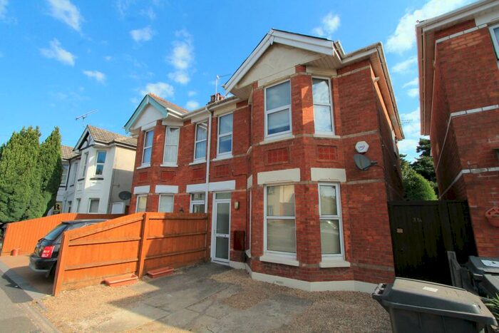 2 Bedroom Flat To Rent In Talbot Road, , Bouremouth, BH9