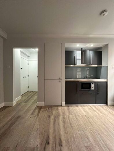 Studio To Rent In Edgware Road, London, W2