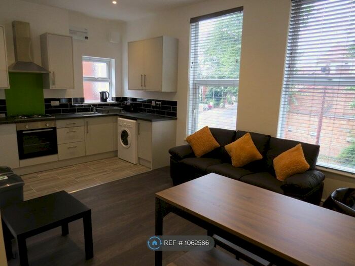 4 Bedroom Flat To Rent In Fox Road, West Bridgford, Nottingham NG2