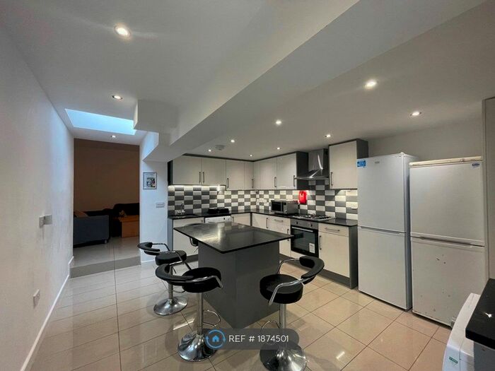 6 Bedroom Terraced House To Rent In Donnington Road, Reading, RG1