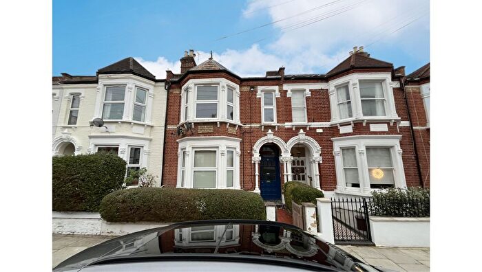2 Bedroom Flat For Sale In B Childebert Road, Balham, London, SW17