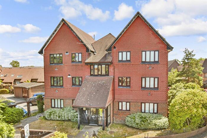1 Bedroom Flat For Sale In Marigold Way, Shirley Oaks Village, Croydon, Surrey, CR0