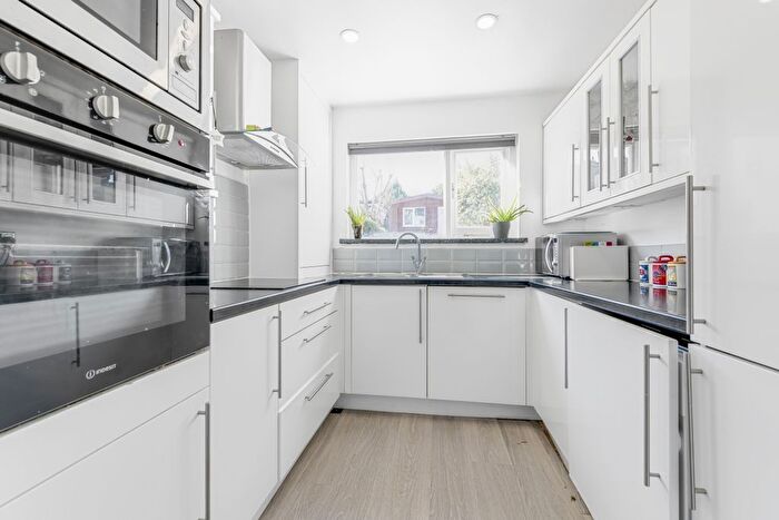 2 Bedroom Detached House To Rent In Brunswick Park Road, London, N11
