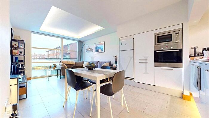 2 Bedroom Flat To Rent In Bell Street, Marylebone, London, NW1