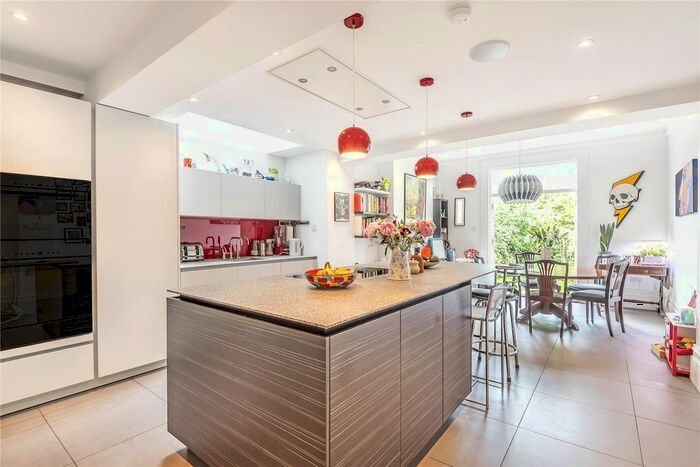 5 Bedroom Detached House To Rent In Eade Road, Harringay, London, N4