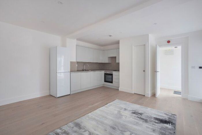 Studio To Rent In St. Margarets Grove, Twickenham, TW1