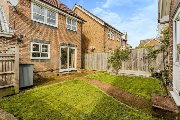 3 Bedroom Link Detached House For Sale In The Oaks, Burgess Hill, RH15