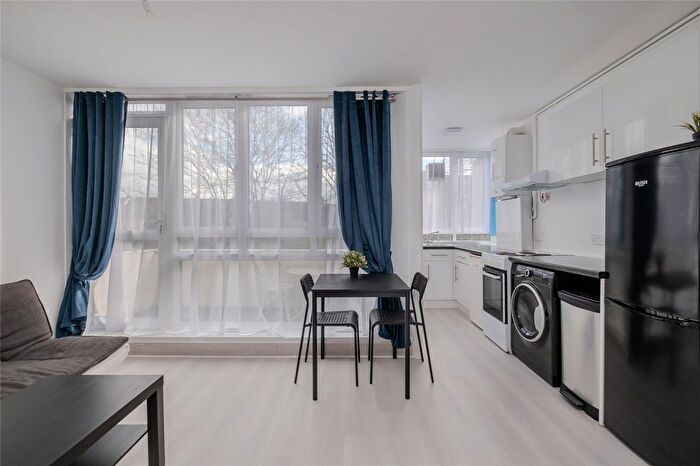 1 Bedroom Flat To Rent In Baldry Gardens, London, SW16