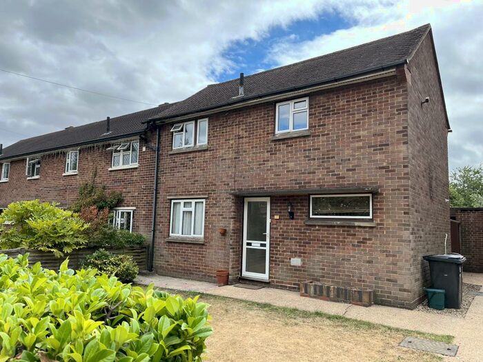 2 Bedroom House To Rent In High Oaks, St Albans, AL3