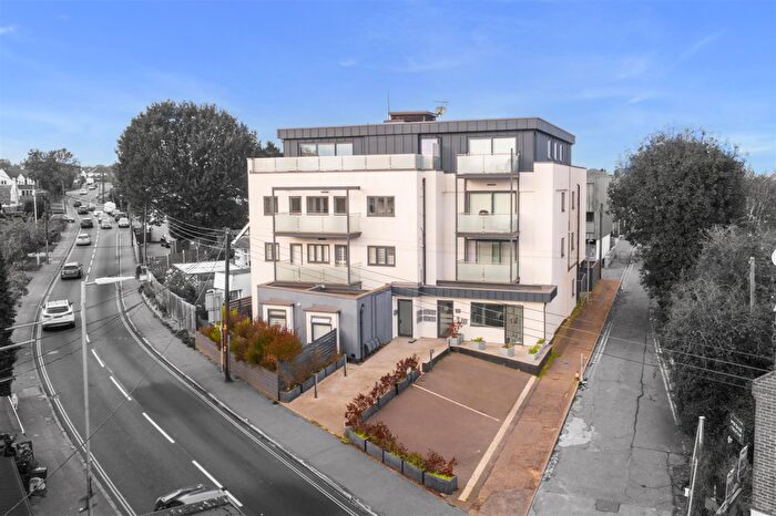 2 Bedroom Flat For Sale In Main Road, Hockley, SS5