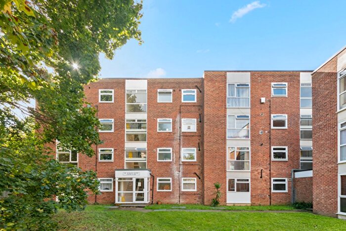 2 Bedroom Flat To Rent In Azalea Close, Hanwell, W7