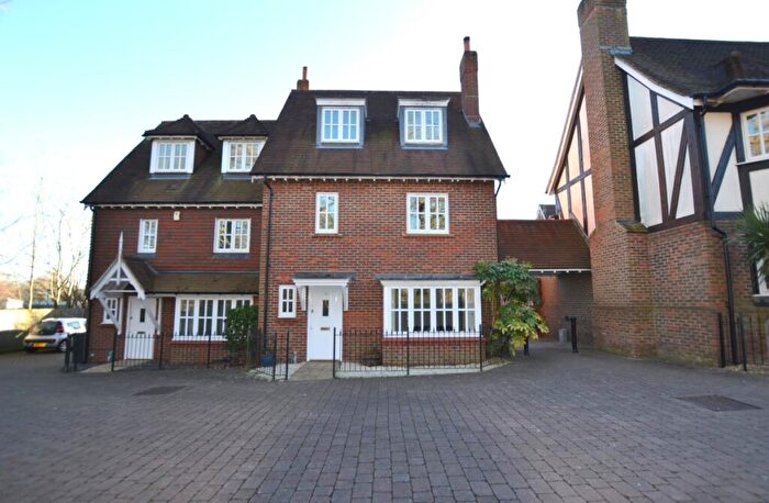 3 Bedroom Semi-Detached House To Rent In Middle Village Haywards Heath, RH16