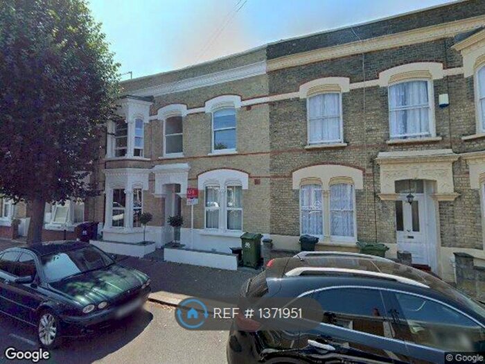 2 Bedroom Flat To Rent In Elm Park, London, SW2