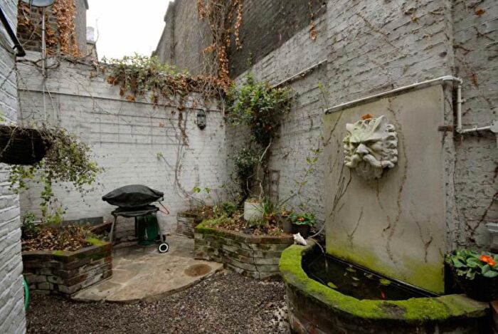 1 Bedroom Flat To Rent In Claverton Street, London, SW1V