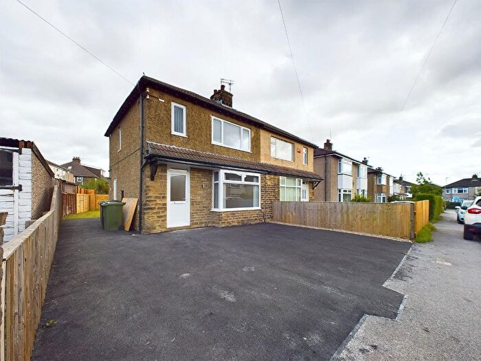 3 Bedroom Semi-Detached House To Rent In Moorland Grove, Pudsey, LS28
