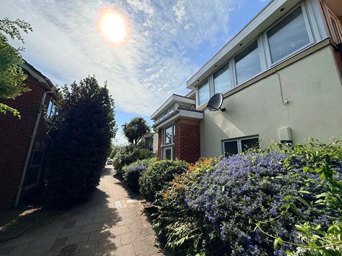 2 Bedroom Flat For Sale In Pier Way, London, SE28