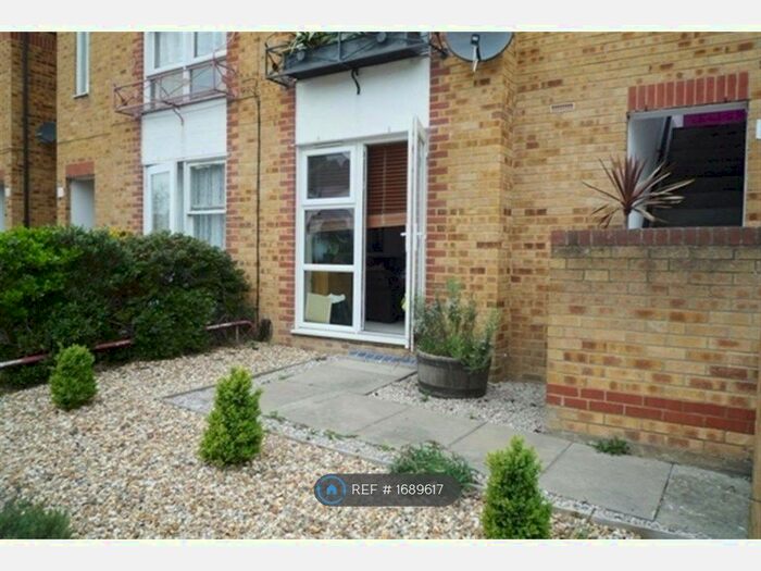 1 Bedroom Flat To Rent In East Road, Kingston Upon Thames, KT2